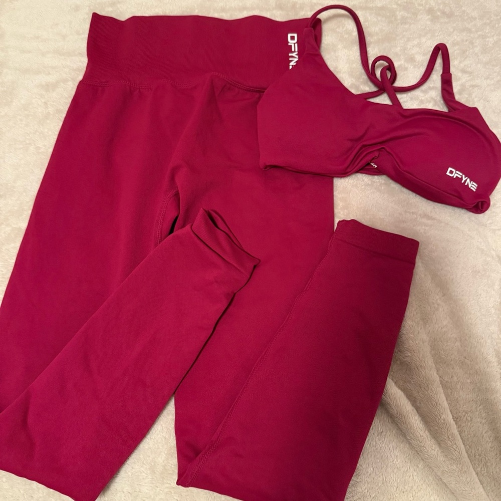 DFYNE Women's Dynamic Workout Set in Berry -SOLD